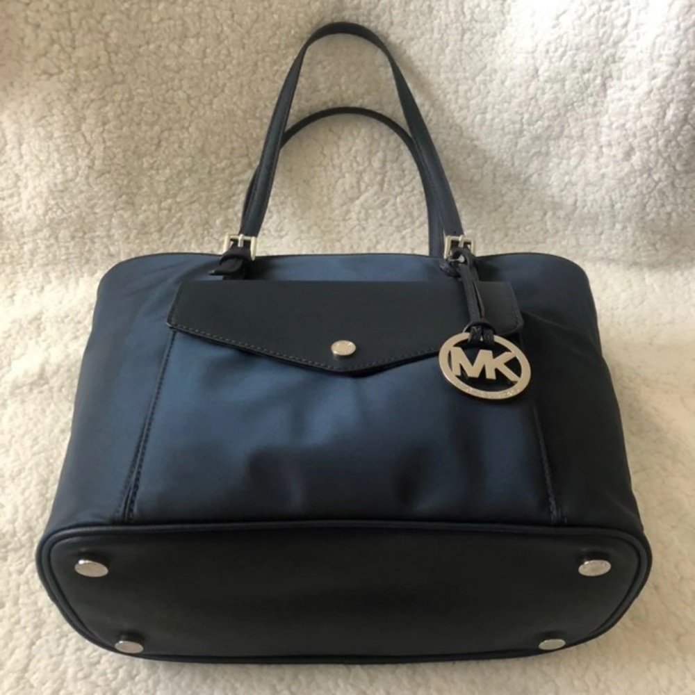 🛑 SOLD!!! Authentic Michael Kors Tote